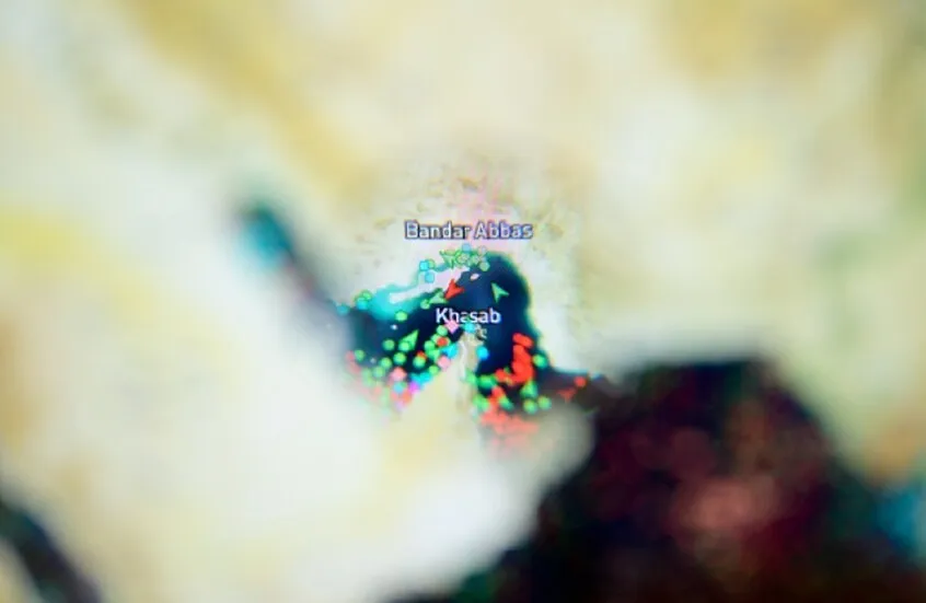 طهران: رسوم عبور هرمز بالريال وخطة لتقييد حركة السفن