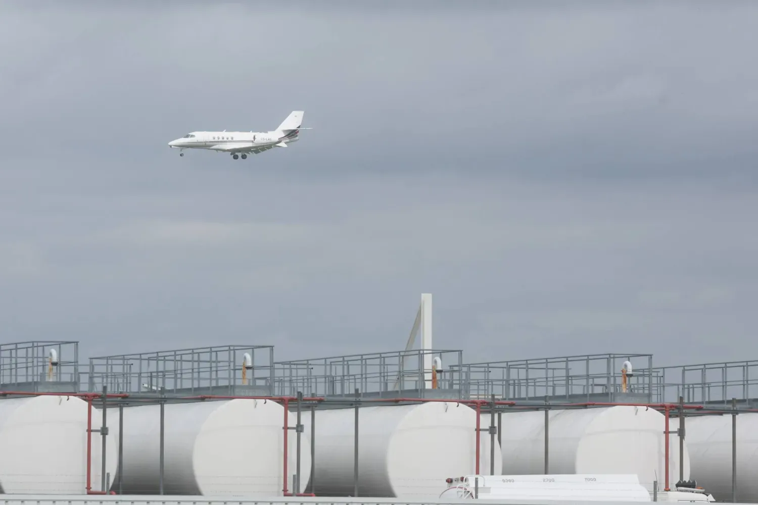 وكالة الطاقة: أوروبا تواجه نقص وقود الطائرات خلال أسابيع