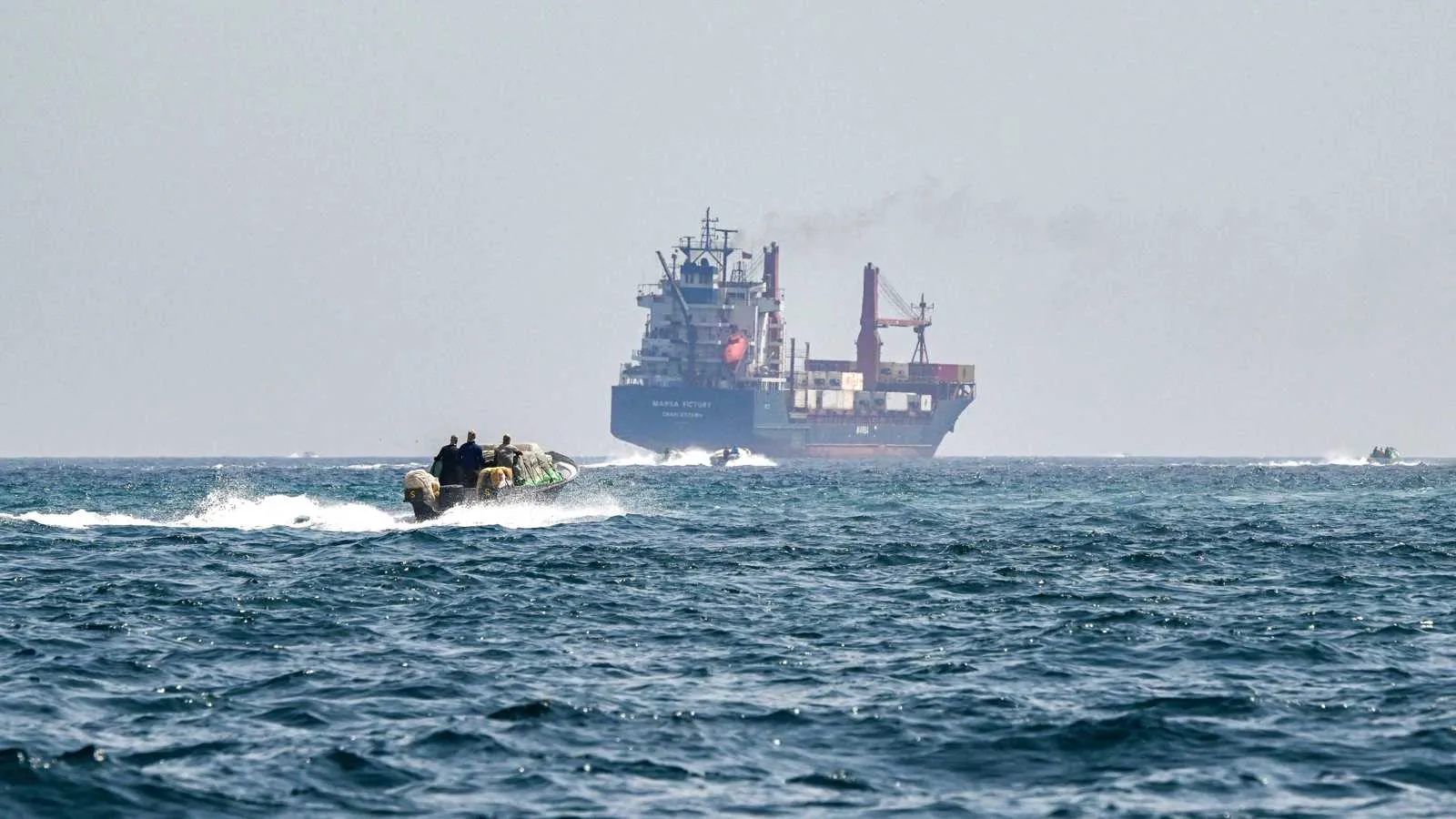 Following Security Clearances: Two Cruise Ships Cross the Strait of Hormuz Toward the Mediterranean