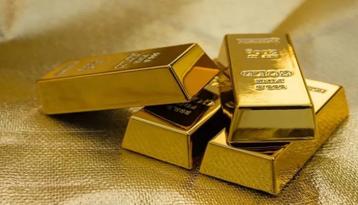 Gold Slides Below $4,800 as Dollar Prevails as Safe Haven Amid Hormuz Crisis Escalation
