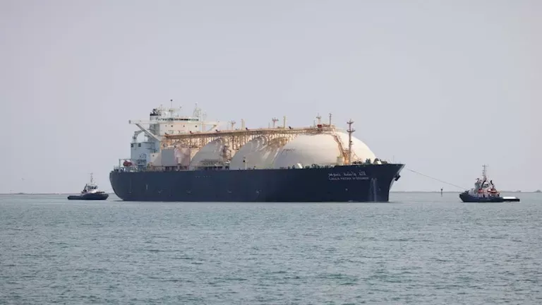 بلومبرغ: ناقلة غاز مرتبطة بقطر بصدد عبور هرمز لأول مرة منذ بدء الحرب