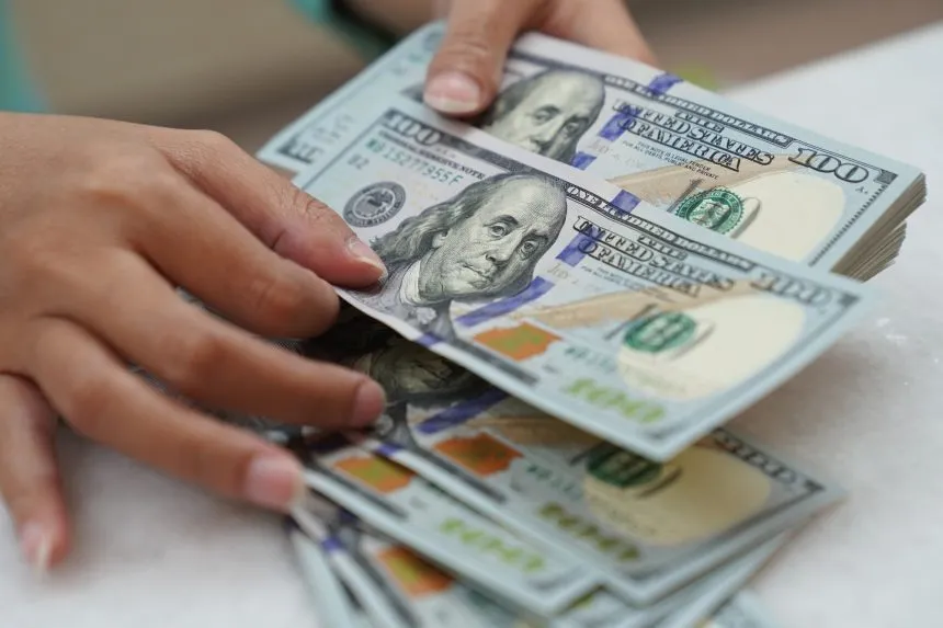 استقرار أسعار الصرف بالعراق: 153,500دينار لكل 100 دولار