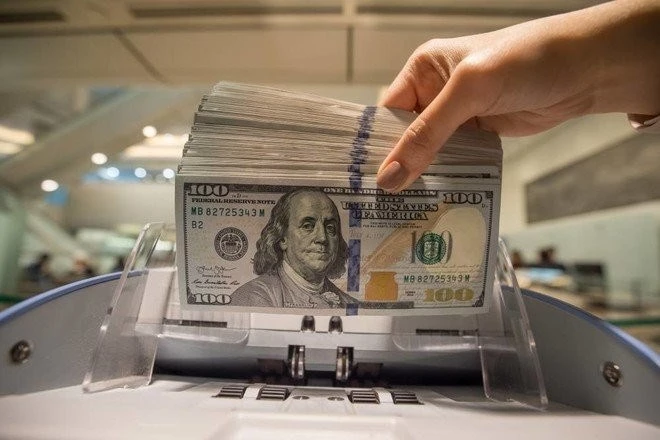 الدولار يرتفع ويلامس 155 ألف دينار عراقي
