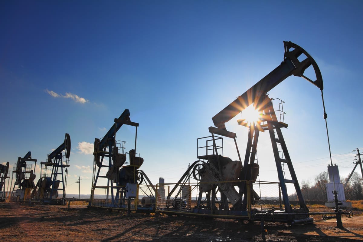 Oil jumps above 107 dollars as Iran holds enriched uranium