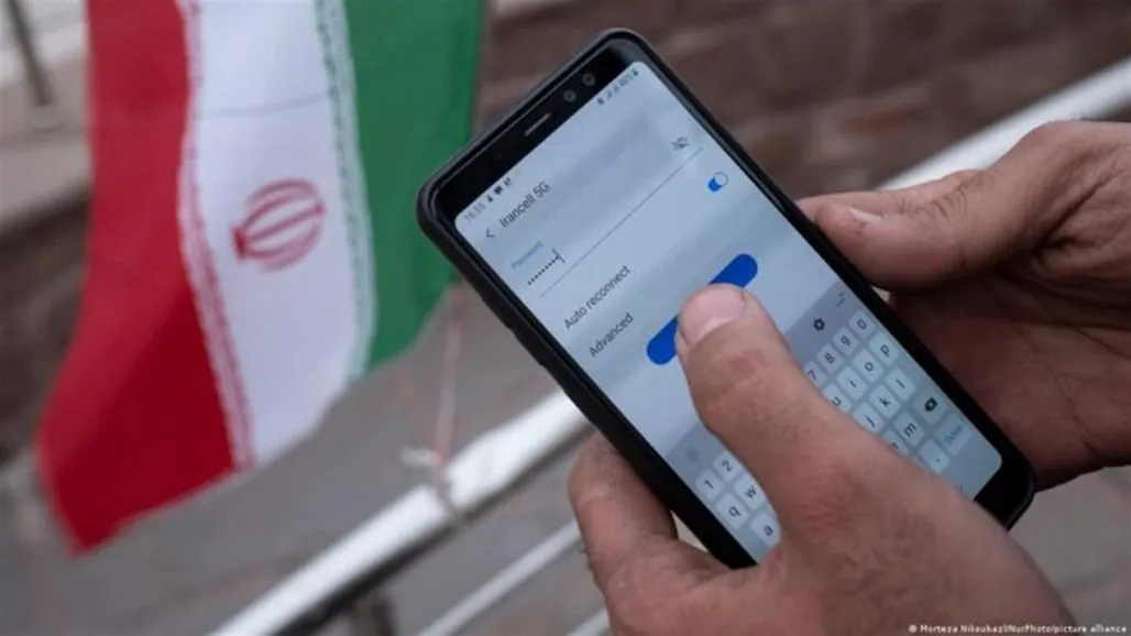 الرئيس الإيراني يصدر قرارا بإعادة خدمة الإنترنت في البلاد