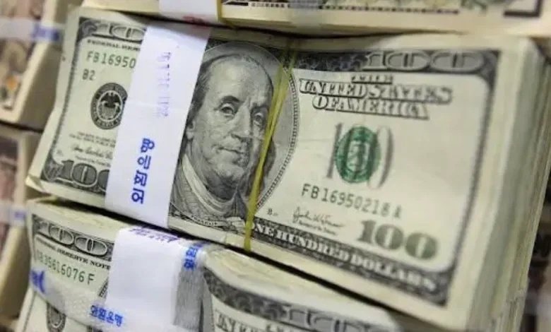 تراجع ملحوظ للدولار الأمريكي في الأسواق العراقية وأسعار الصرف تتحدد عند مستوياتها الجديدة
