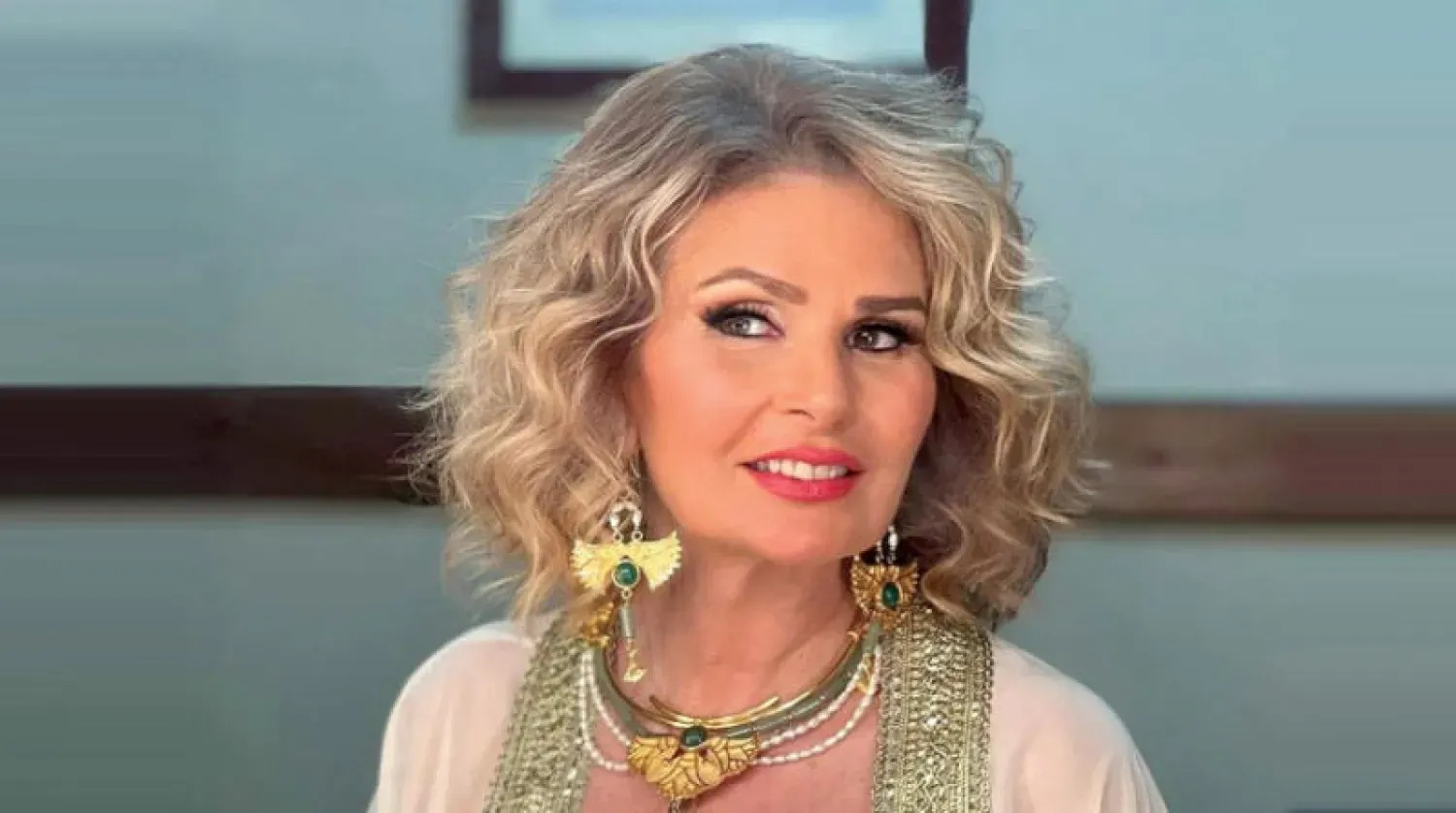 يسرا تكذب شائعات إصابتها بمرض