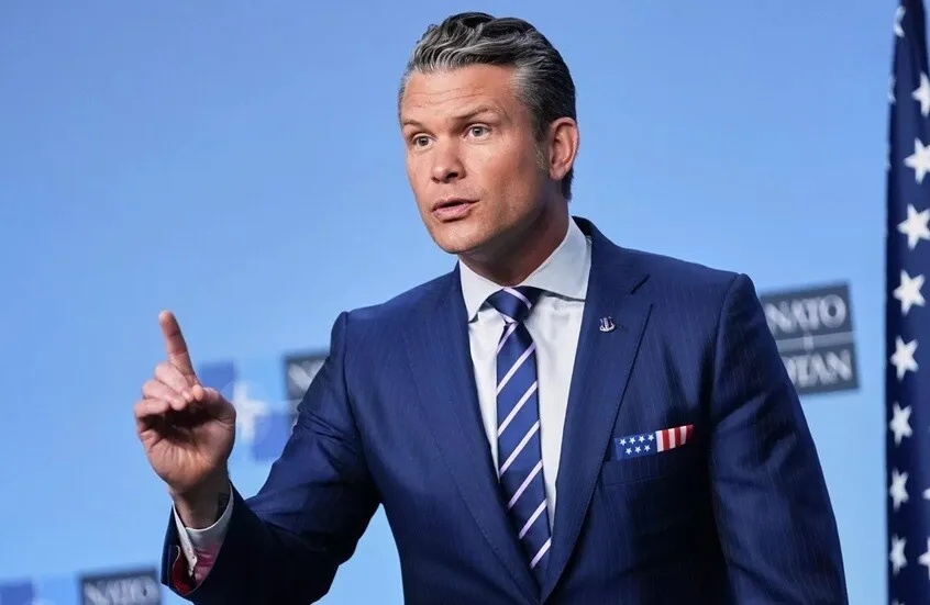 وزير الدفاع الأمريكي يحذر أوروبا من "غزو أيديولوجي" خطير