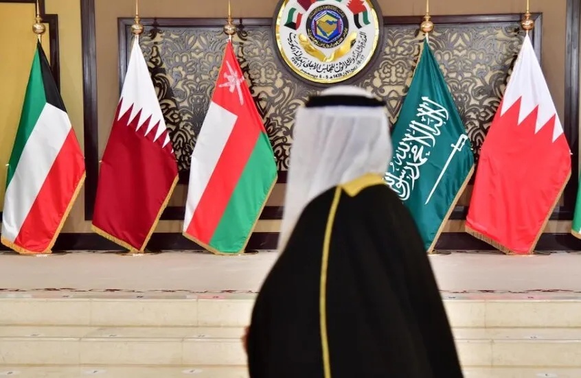 مجلس التعاون الخليجي يعتبر استمرار الهجمات الإيرانية دليلًا على مساعي طهران لتقويض أمن المنطقة
