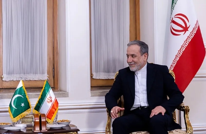 إيران تنفي تقارير عن توجه عراقجي للقاء الأمريكيين بسويسرا