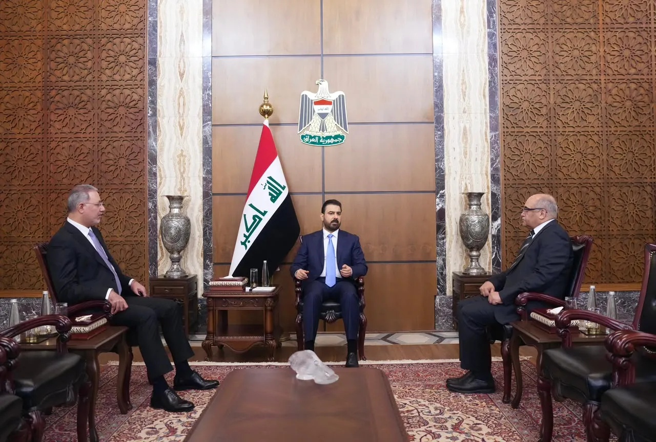 رئيس الوزراء يؤكد استمرارية مهام الأمن الوطني لحماية العراق ويشهد تسليم رئاسة الجهاز للبدري