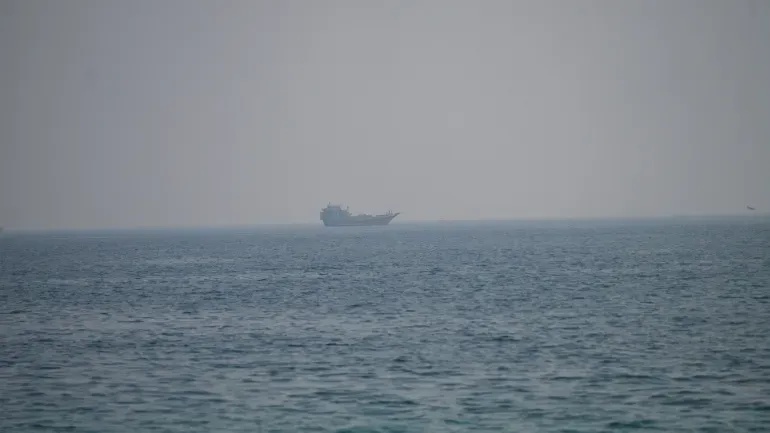 نجاة ناقلة سعودية كبرى بعد تعرضها لحادث في مضيق هرمز
