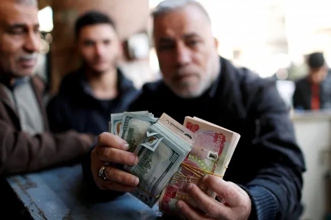 أسعار الدولار ترتفع لتسجل 154 ألف دينار عراقي