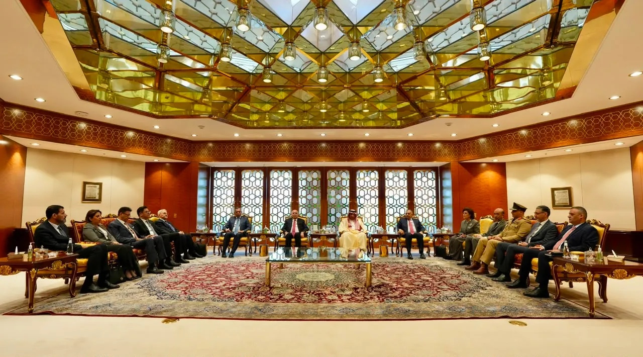 وفد عراقي رفيع المستوى برئاسة وزير الخارجية يزور السعودية رسمياً