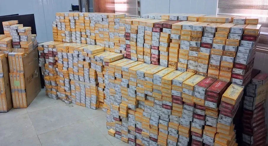 الجمارك السورية تحبط محاولات تهريب كميات كبيرة من السجائر مخبأة بشاحنات وصهاريج قادمة من العراق
