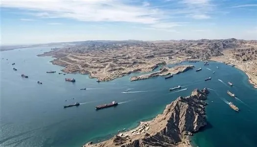 وفد عماني في طهران لمناقشة إدارة الملاحة بمضيق هرمز