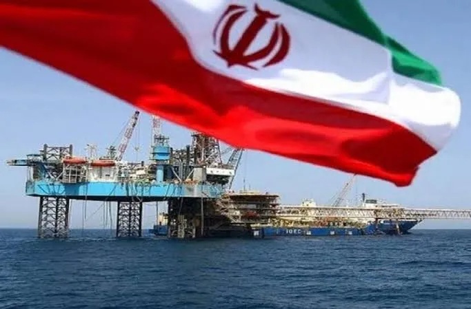إيران تعلن تحقيق إيرادات نفطية خلال فترات التوتر والتهدئة مع الولايات المتحدة