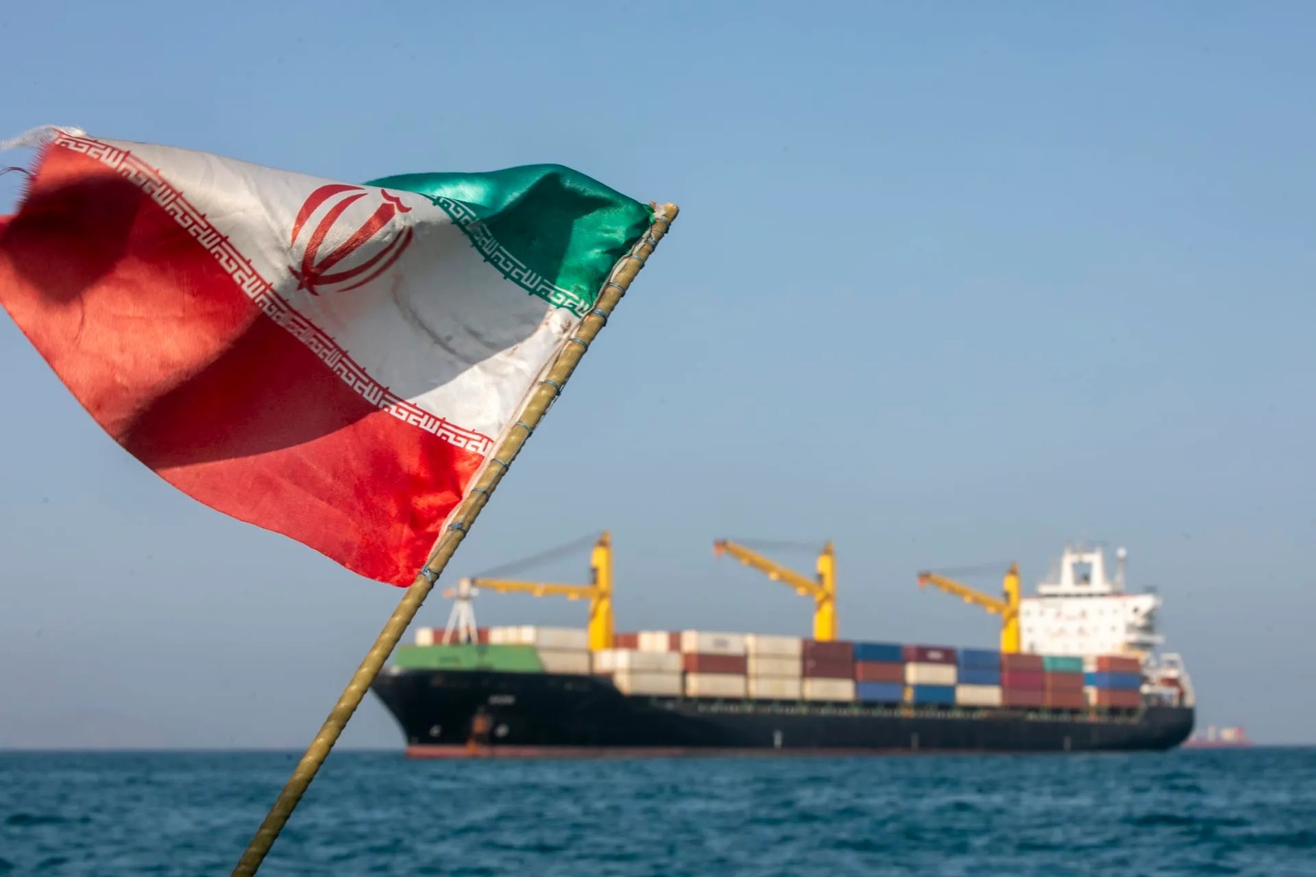 إيران تؤكد استمرار المحادثات مع عُمان بخصوص إدارة مضيق هرمز