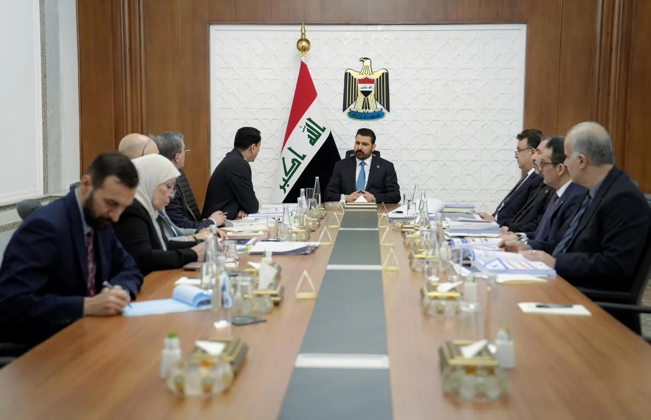 رئيس الوزراء يترأس اجتماعاً لإقرار الصيغة النهائية للبرنامج الحكومي للبرلمان