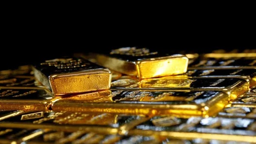 تراجع الذهب بعد بلوغه أعلى مستوى في شهرين