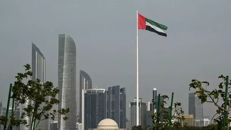 وزارة الداخلية الإماراتية: دفاعاتها الجوية تتصدى لتهديد صاروخي