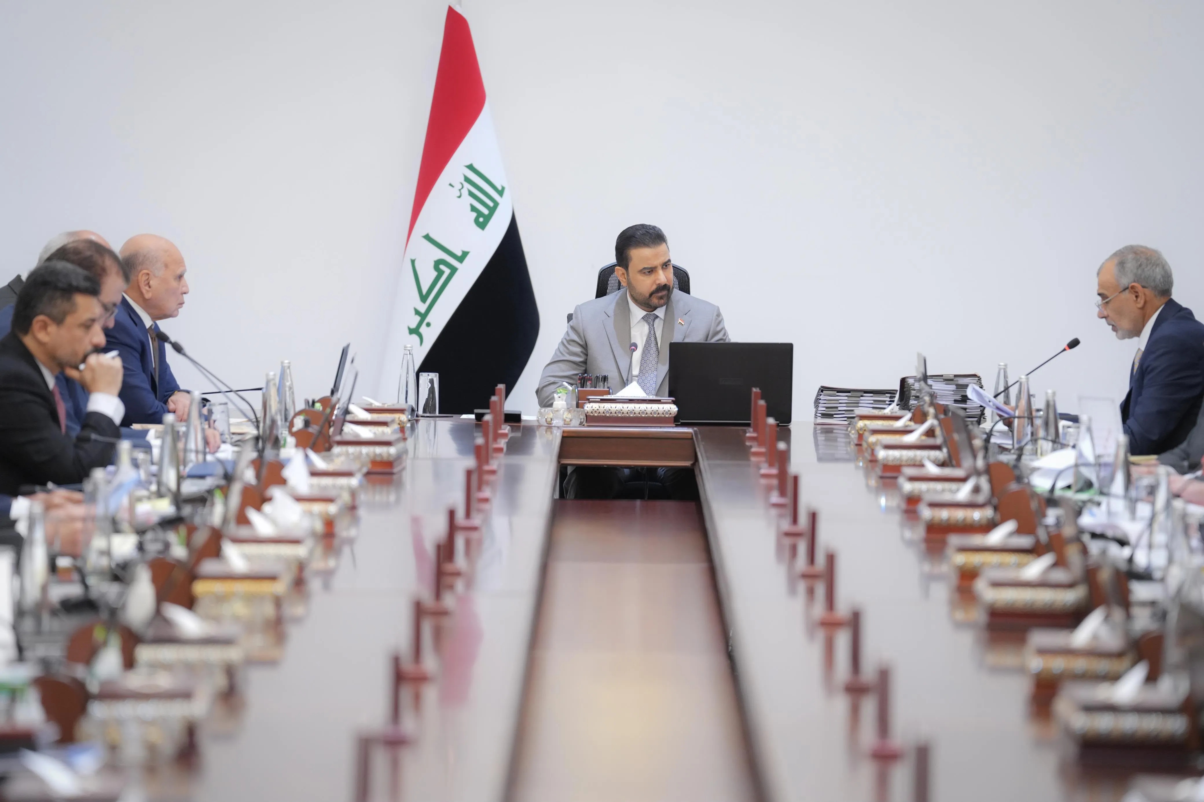الحكومة تعتمد آليات تصدير النفط وتوافق على تعزيز الطاقات الاستيرادية ودعم قطاع الأدوية