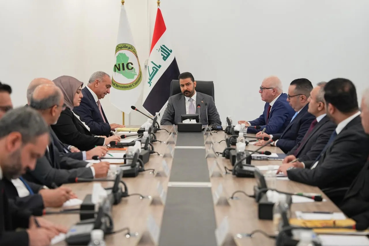 رئيس الوزراء يوجه بتجزئة المشاريع لتسريع الإنجاز ويؤكد دعم الاستثمار