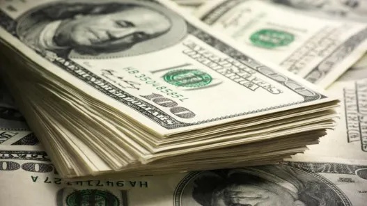 الدولار يتجه لتسجيل خسائر أسبوعية وسط قلق المستثمرين