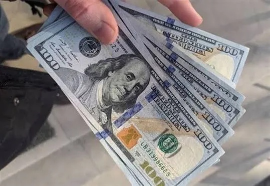 الدولار يقترب من 155 ألف دينار عراقي مع بدء الأسبوع