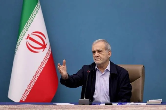 الرئيس الإيراني يدعو لتعزيز الوحدة الإسلامية ورفض أي تهديد لأمن الدول والشعوب