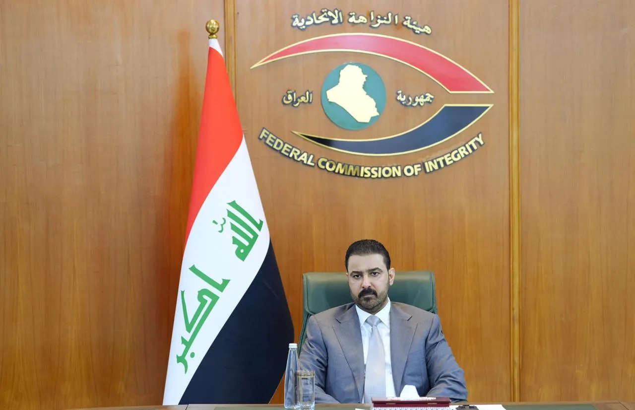 رئيس الوزراء يشدد على "المعركة الكبيرة مع الفساد" ويوجه بتفعيل قانون مكافأة المخبرين