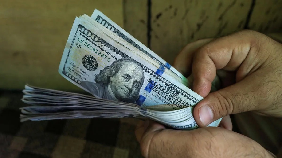 الدولار يسجل ارتفاعاً في العراق مع بدء تعاملات اليوم السبت