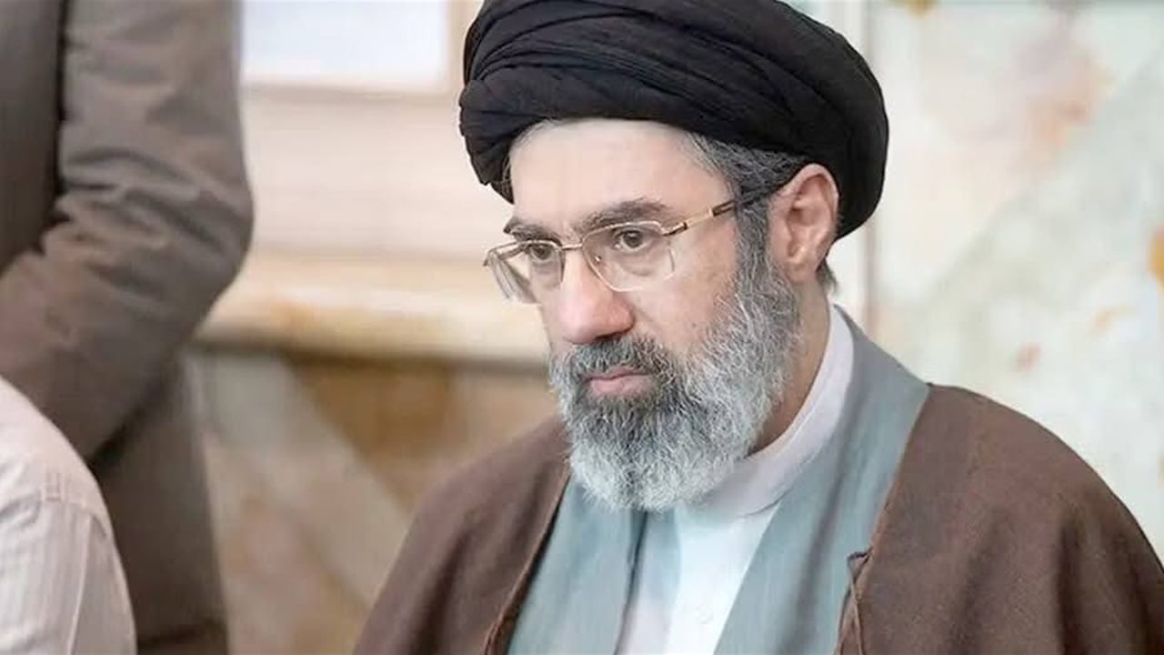 المرشد الإيراني الأعلى: الشعب الإيراني وجبهة المقاومة يمتلكان دروساً للعدو الأمريكي