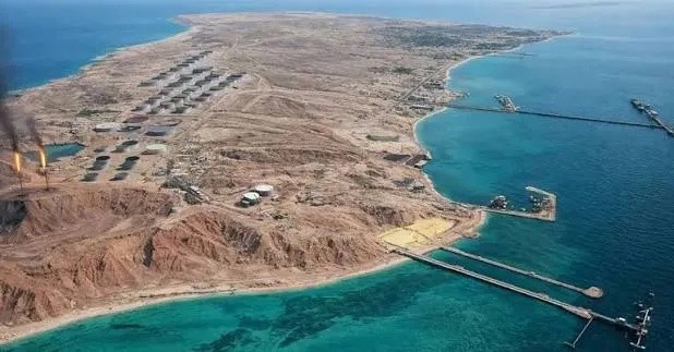 تقارير عن انفجارات قرب جزيرة خرج الإيرانية