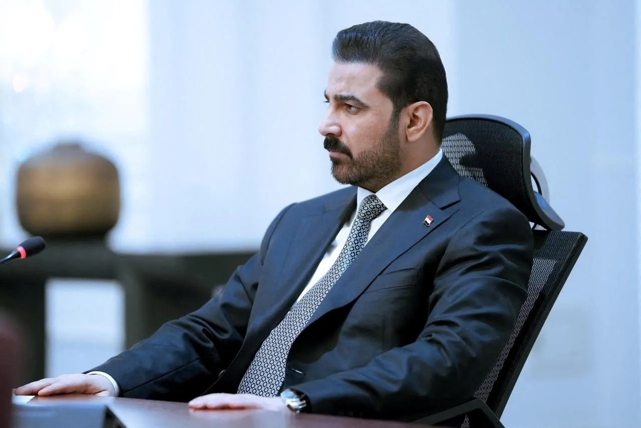 الزيدي يوجه بمنح أراضي مبادرة "وطن" السكنية مجاناً للمواطنين