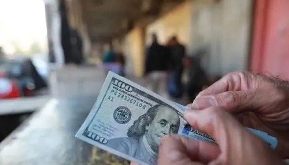 Dollar Records New High in Iraq Sunday