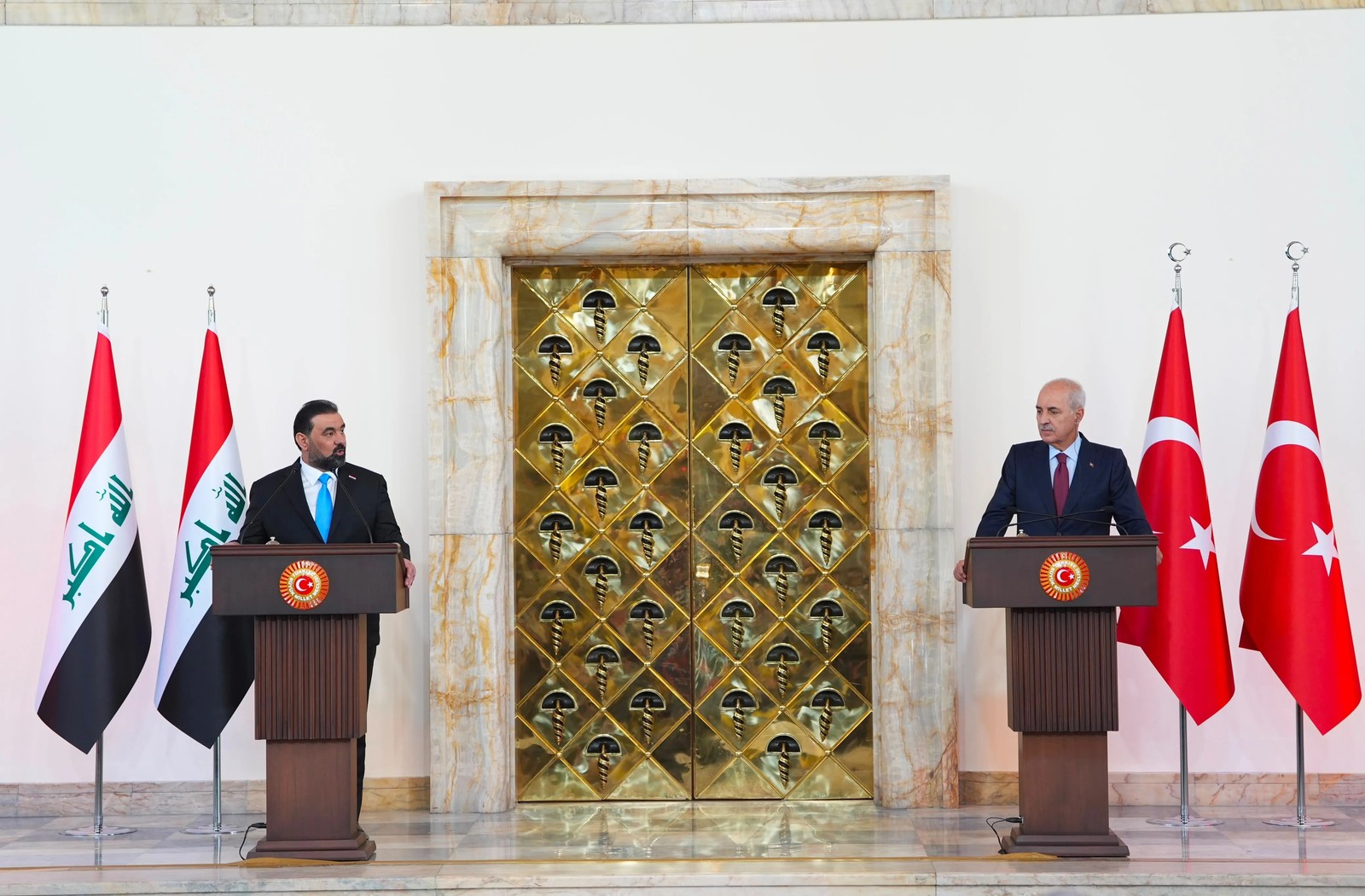 رئيس البرلمان العراقي يوجه دعوة لنظيره التركي لزيارة بغداد