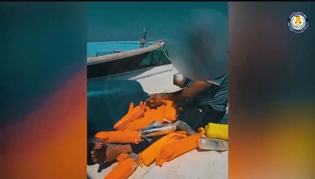 عملية أمنية بحرية نوعية في الخليج العربي تضبط 150 كغم مخدرات و21 ألف حبة لاريكا