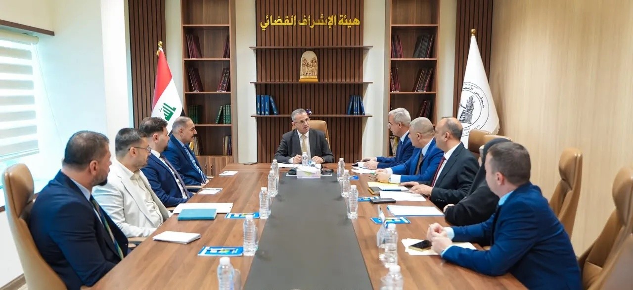 القضاء الأعلى يناقش دليلاً استرشادياً لجرائم الابتزاز الإلكتروني والتزييف بالذكاء الاصطناعي