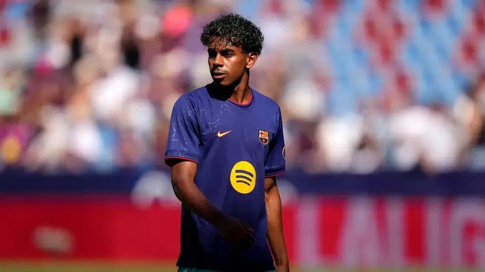لامين يامال: نجم برشلونة يتطلع لحياة هادئة بعيداً عن الشهرة