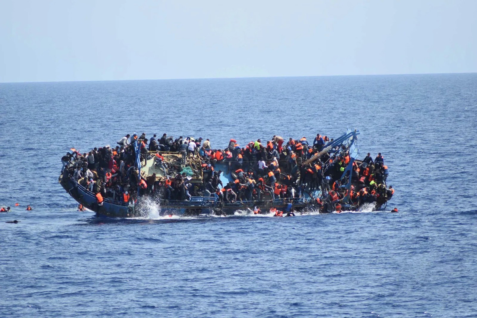 العراق يحقق في مصير 18 مهاجراً عراقياً يُحتمل غرقهم قبالة السواحل الليبية