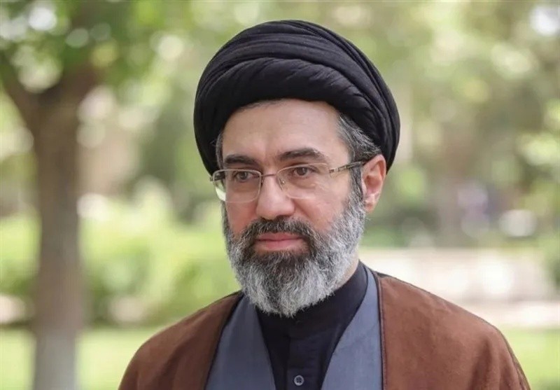 الرئيس الإيراني يؤكد تنسيق خطة هرمز مع مجتبى خامنئي ويكشف عن فريق جديد