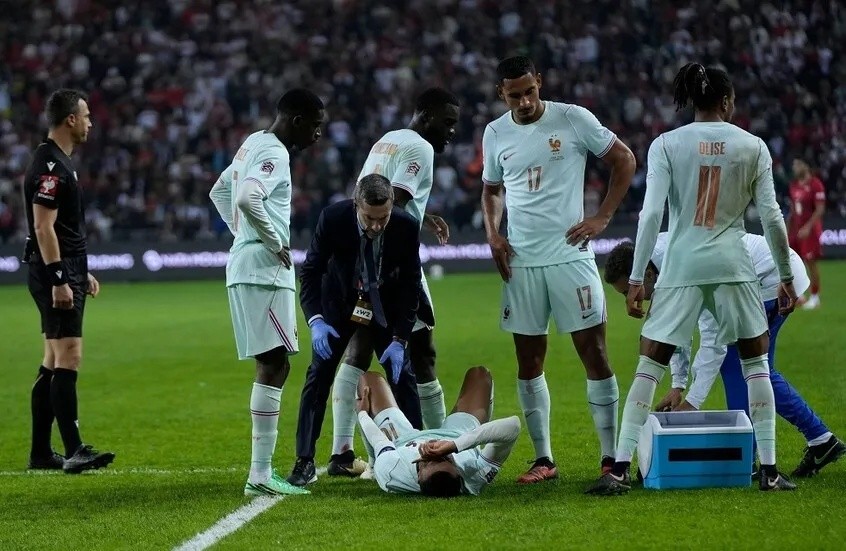 إصابة مبابي تثير تساؤلات حول تغيير حذائه الرياضي