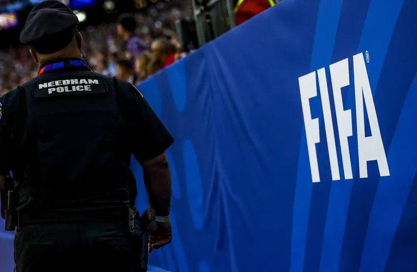 "فيفا" يتخذ إجراءً قانونيًا ضد "يويفا" بشأن "تضليل" حول إنفانتينو