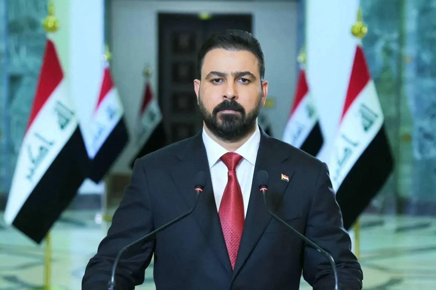 رئيس الوزراء الزيدي يوجه كتاب شكر وتقدير لمنتسبي الأمن والجيش في يوم السيادة