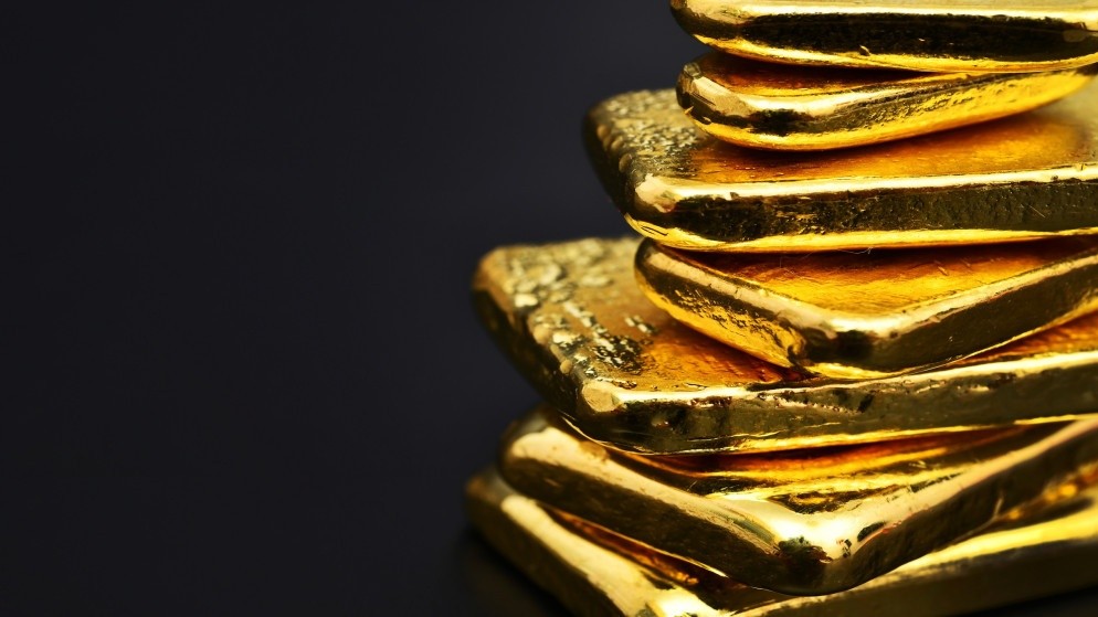 الذهب يتعافى تدريجياً وسط ترقب سياسات الفائدة الأمريكية