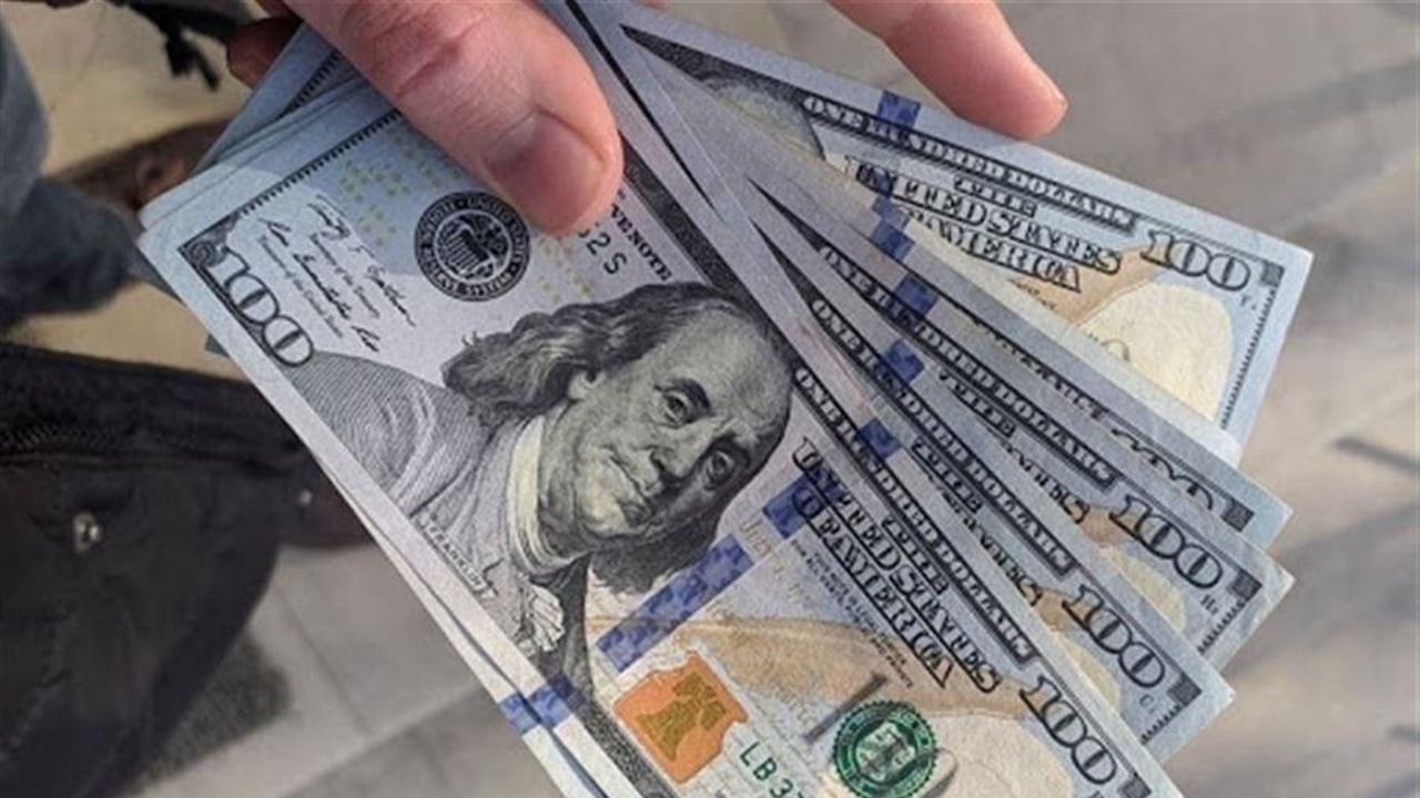 تراجع ملحوظ لأسعار صرف العملة الأمريكية