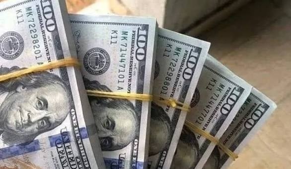 تراجع أسعار صرف الدولار أمام الدينار العراقي اليوم
