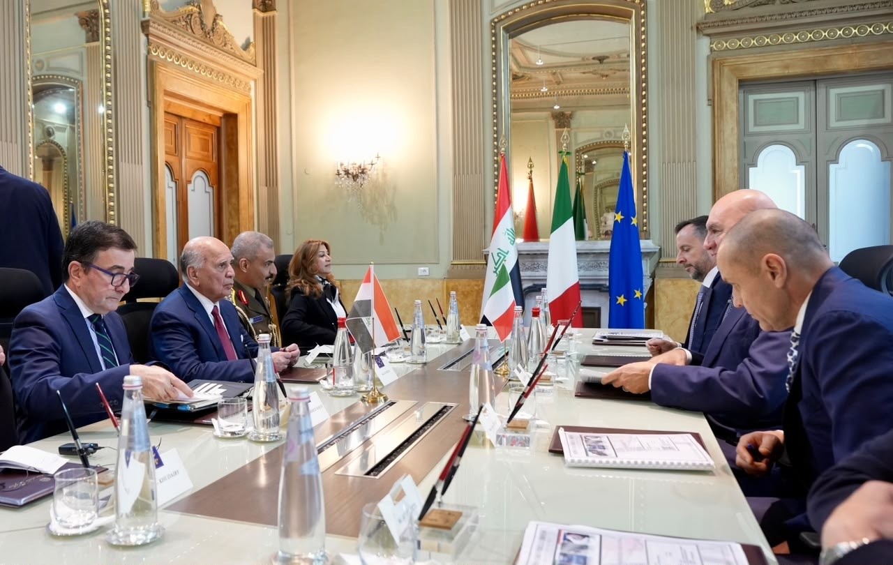 وزير الخارجية يؤكد لوزير الدفاع الإيطالي التزام بغداد بالسلام