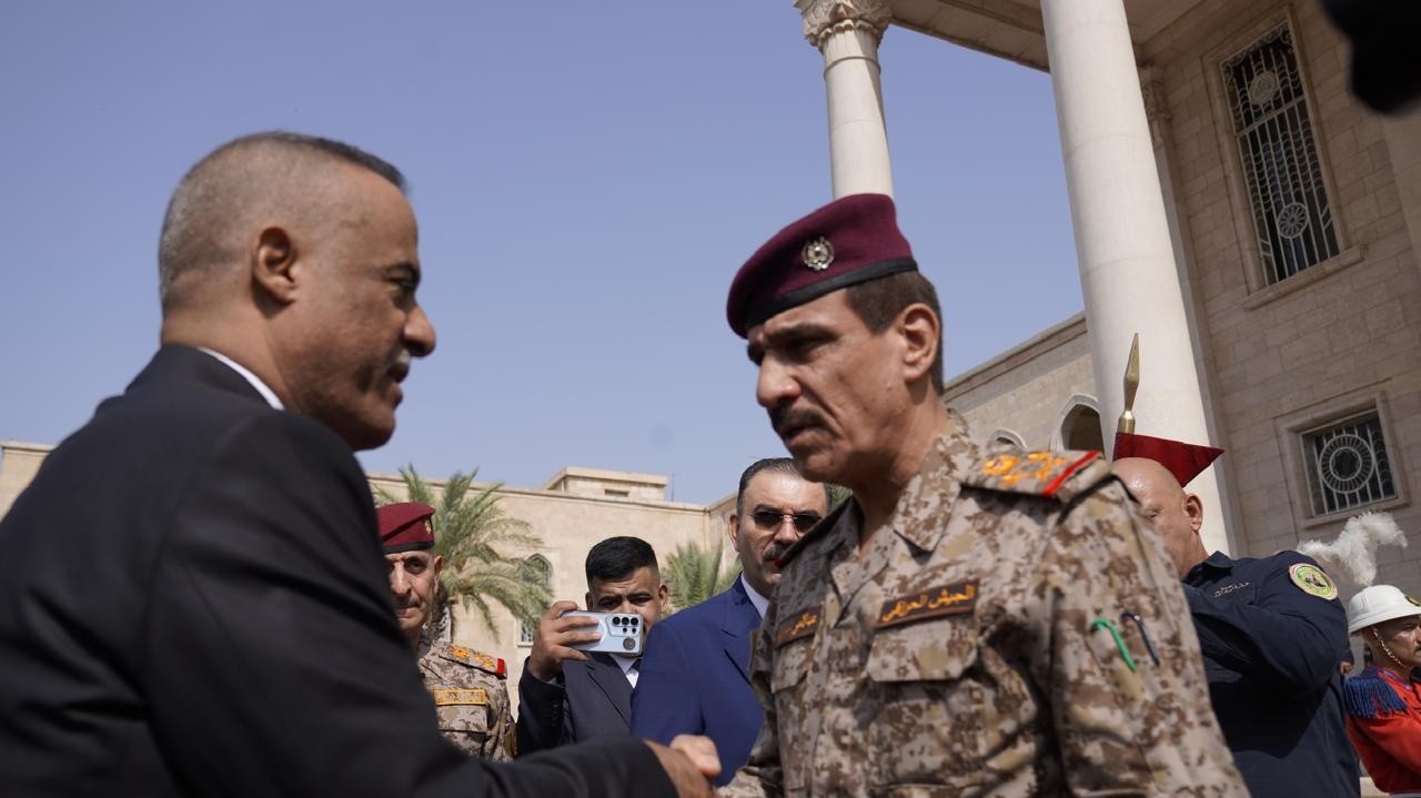 نايف الشمري يتسلم مهام وزارة الدفاع ويشدد على تعزيز الجاهزية